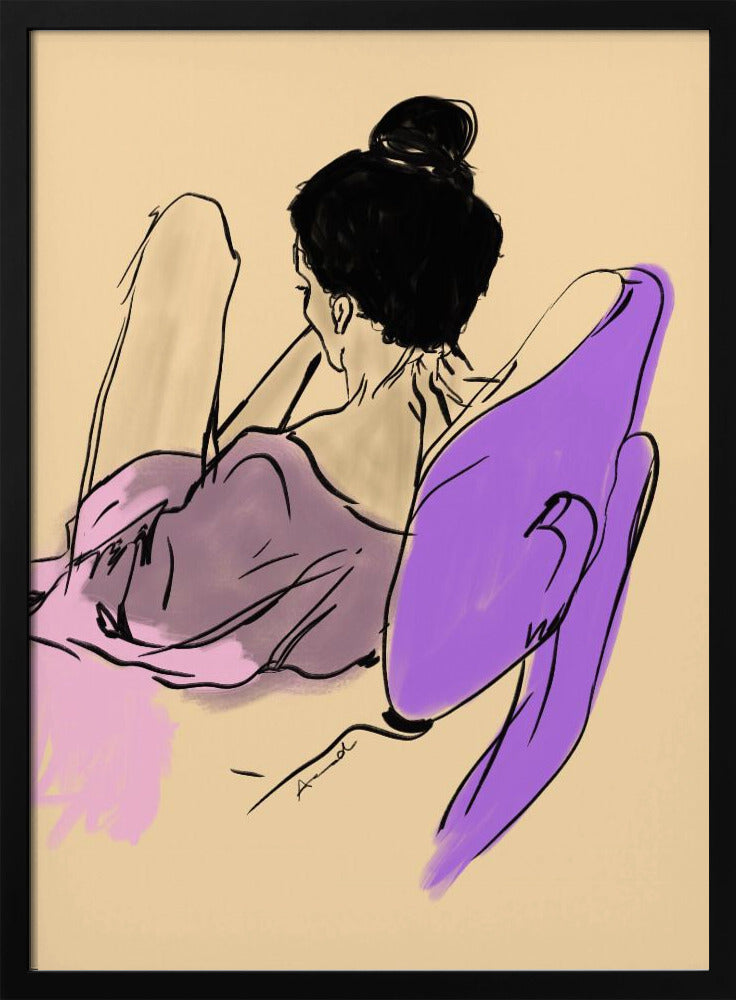 Liggende vrouw gehuld in vloeiende paarse en roze tinten | Poster