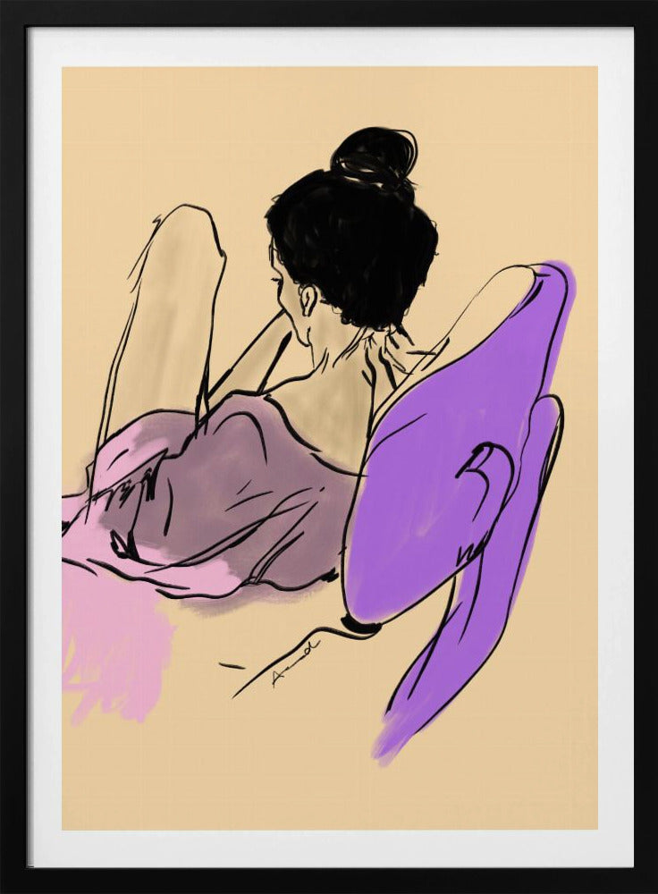 Liggende vrouw gehuld in vloeiende paarse en roze tinten | Poster