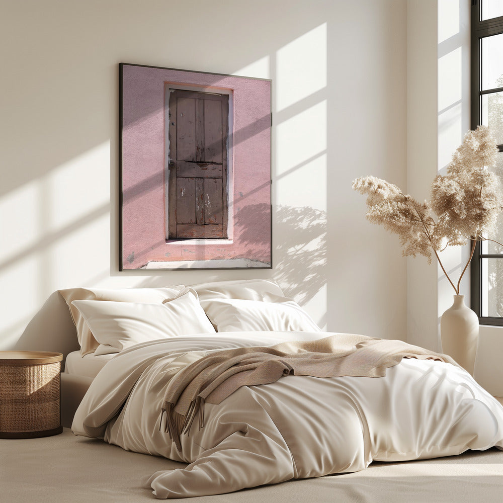 Verweerde roze deur | Poster