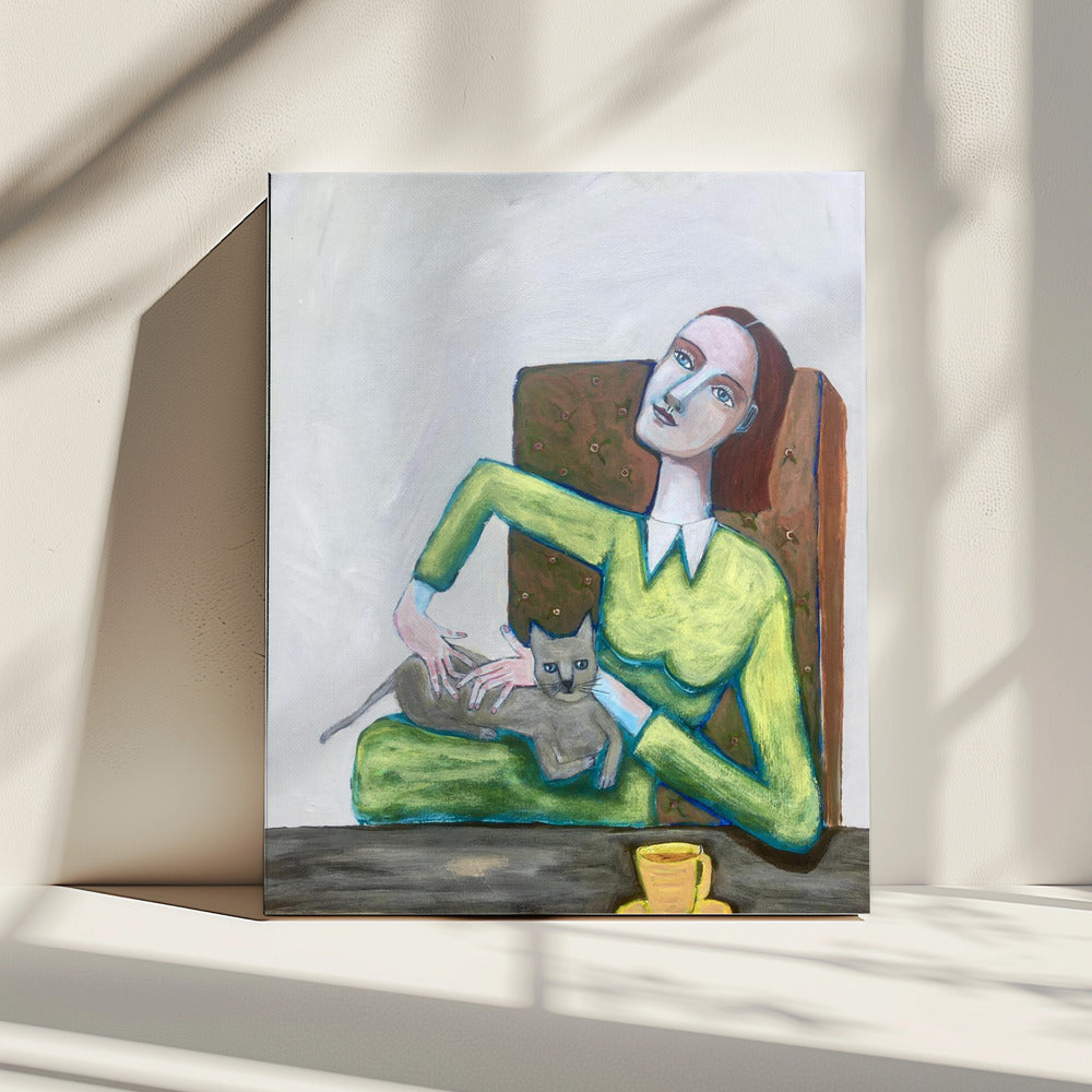 Dame kietelt grijze kat in stoel | Canvas