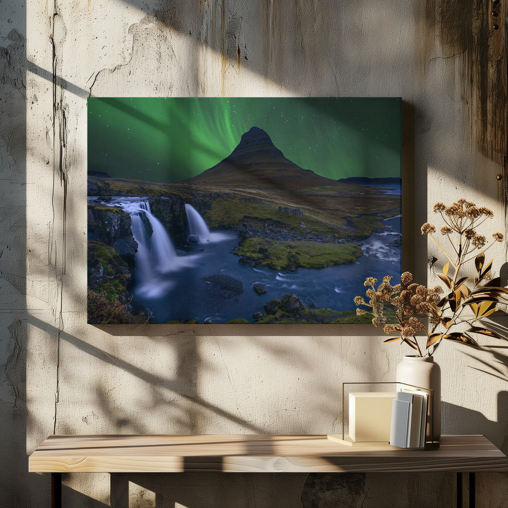 Kirkjufell... Onder een groene hemel | Canvas