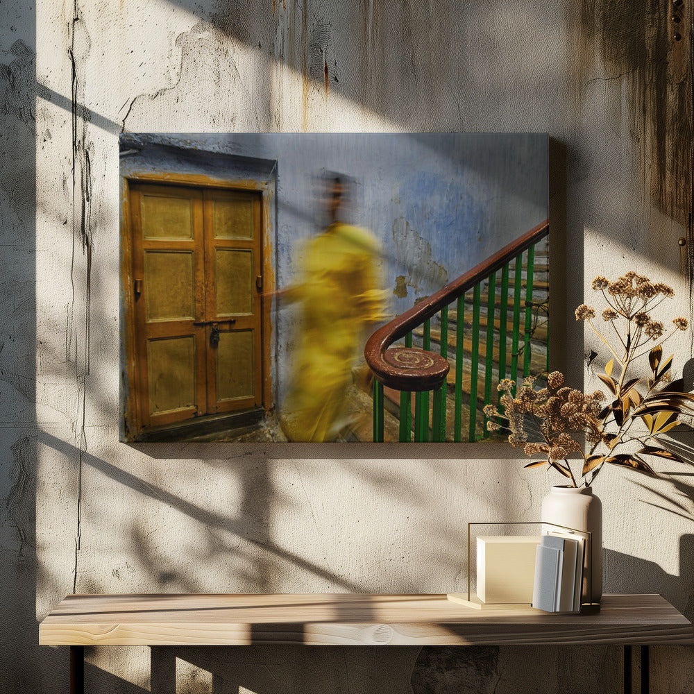 Man in trappenhuis | Canvas