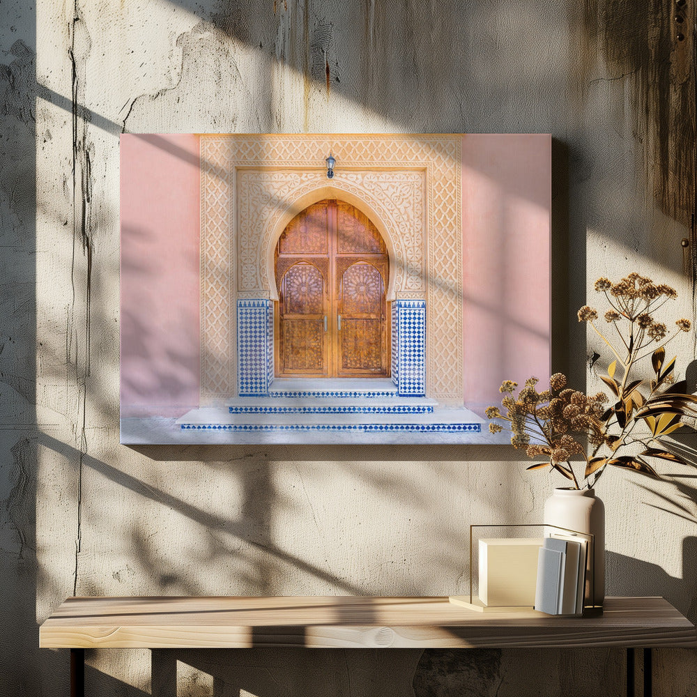 Bruine deur, blauwe tegels, roze muur in Marokko | Canvas