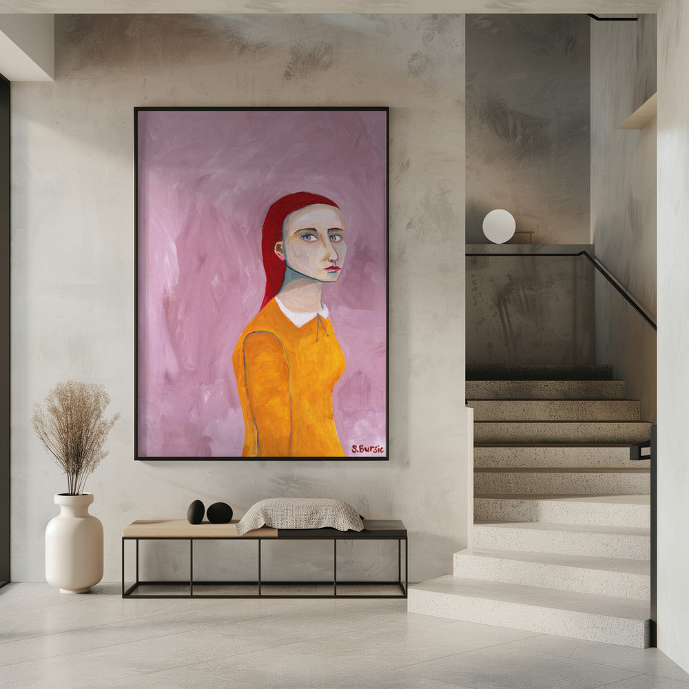 Dame in de gele jurk en roze achtergrond | Poster