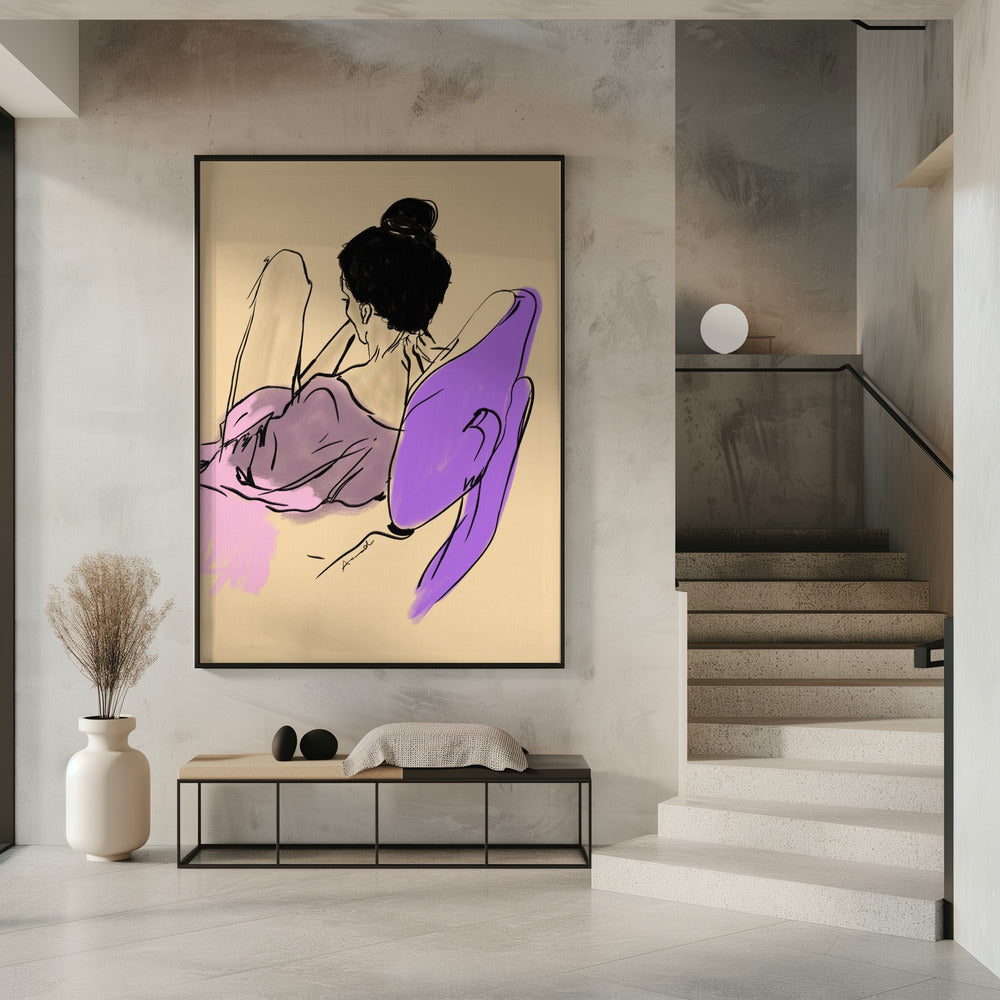 Liggende vrouw gehuld in vloeiende paarse en roze tinten | Poster