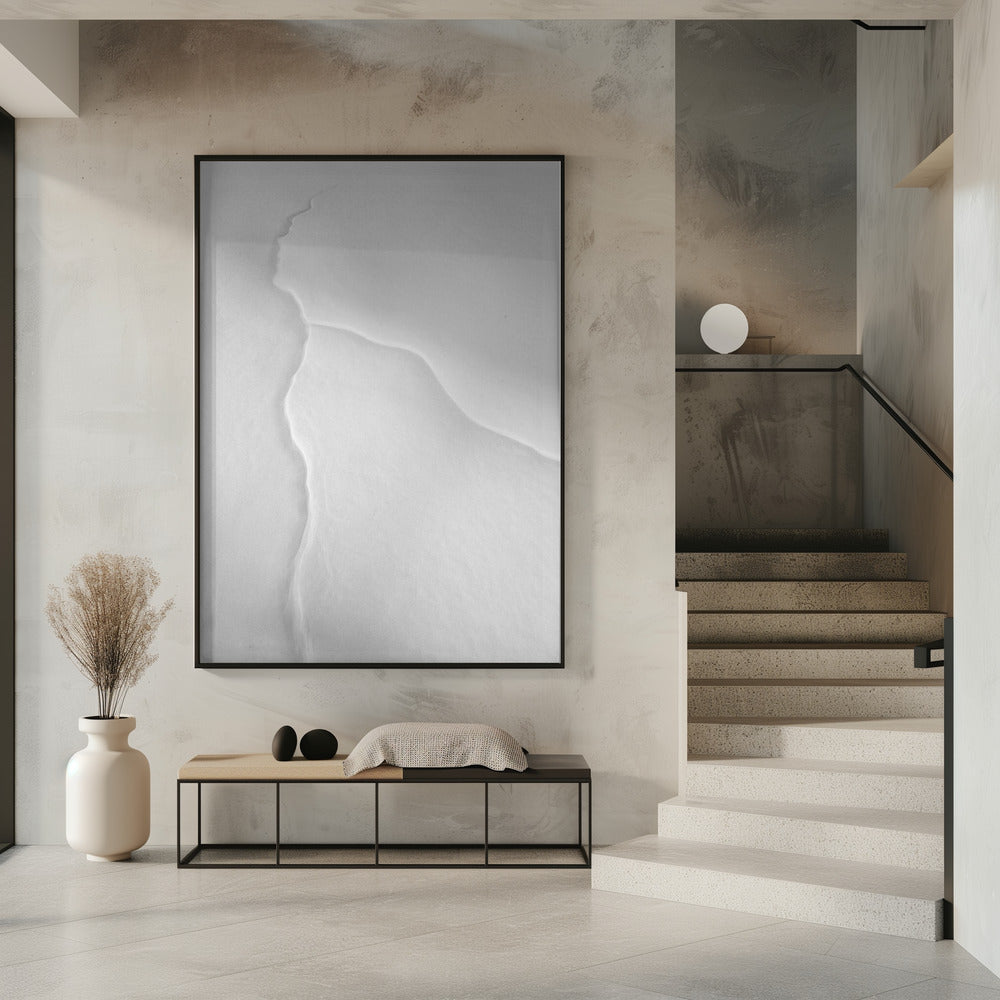 Mooie vrouw met witte sjaal in de wind | Poster