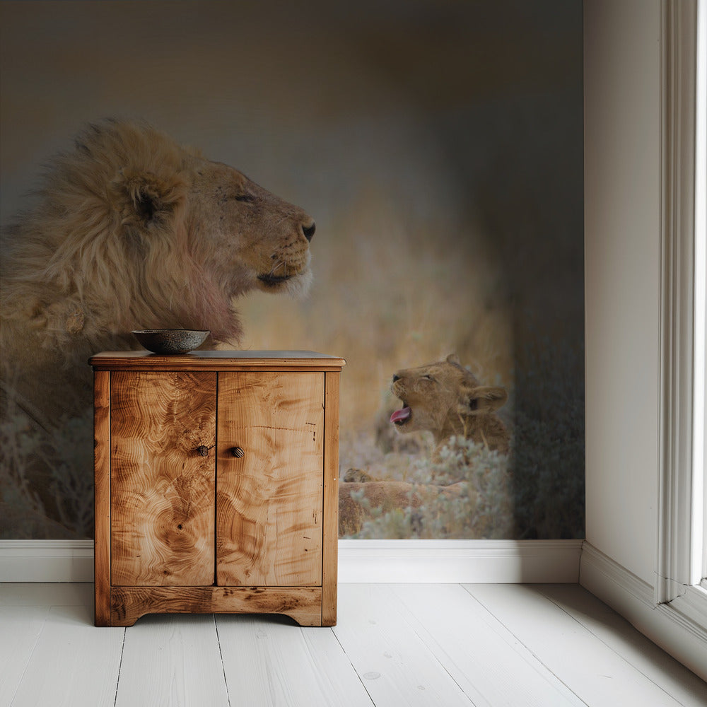 Mannetjesleeuw met welp | Behang