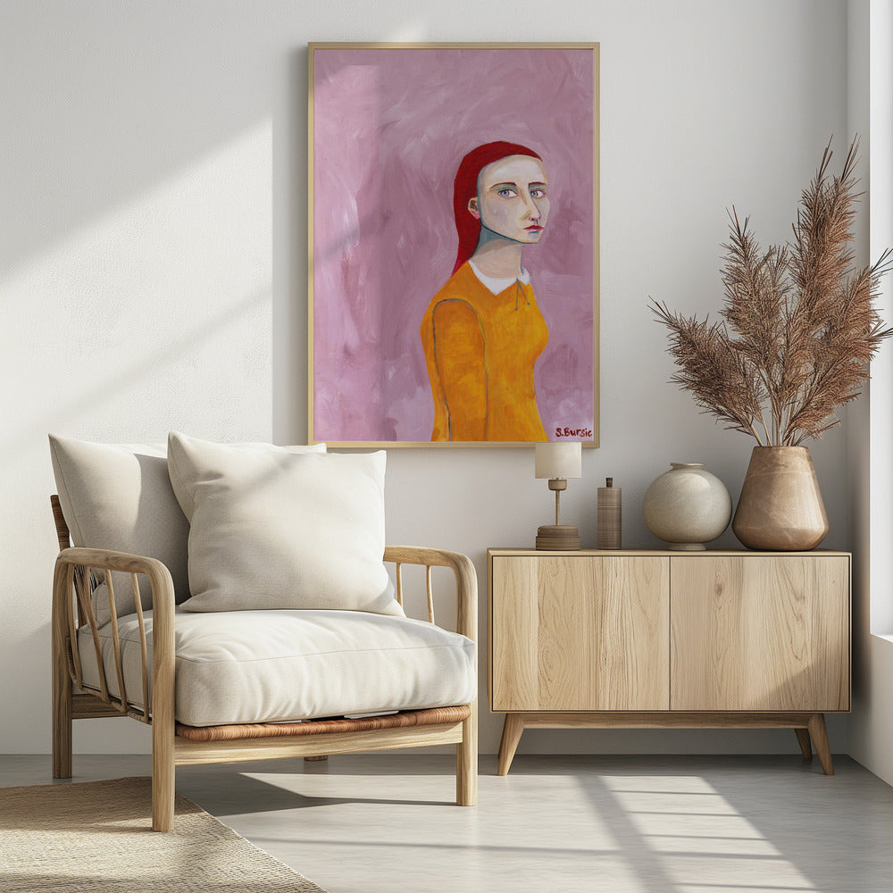 Dame in de gele jurk en roze achtergrond | Poster