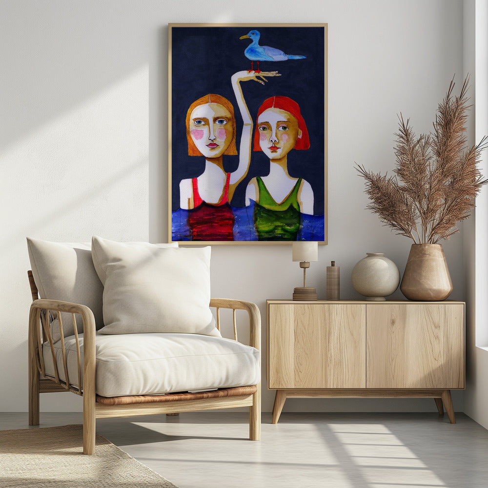 Zwemmende meisjes met blauwe meeuw. | Poster
