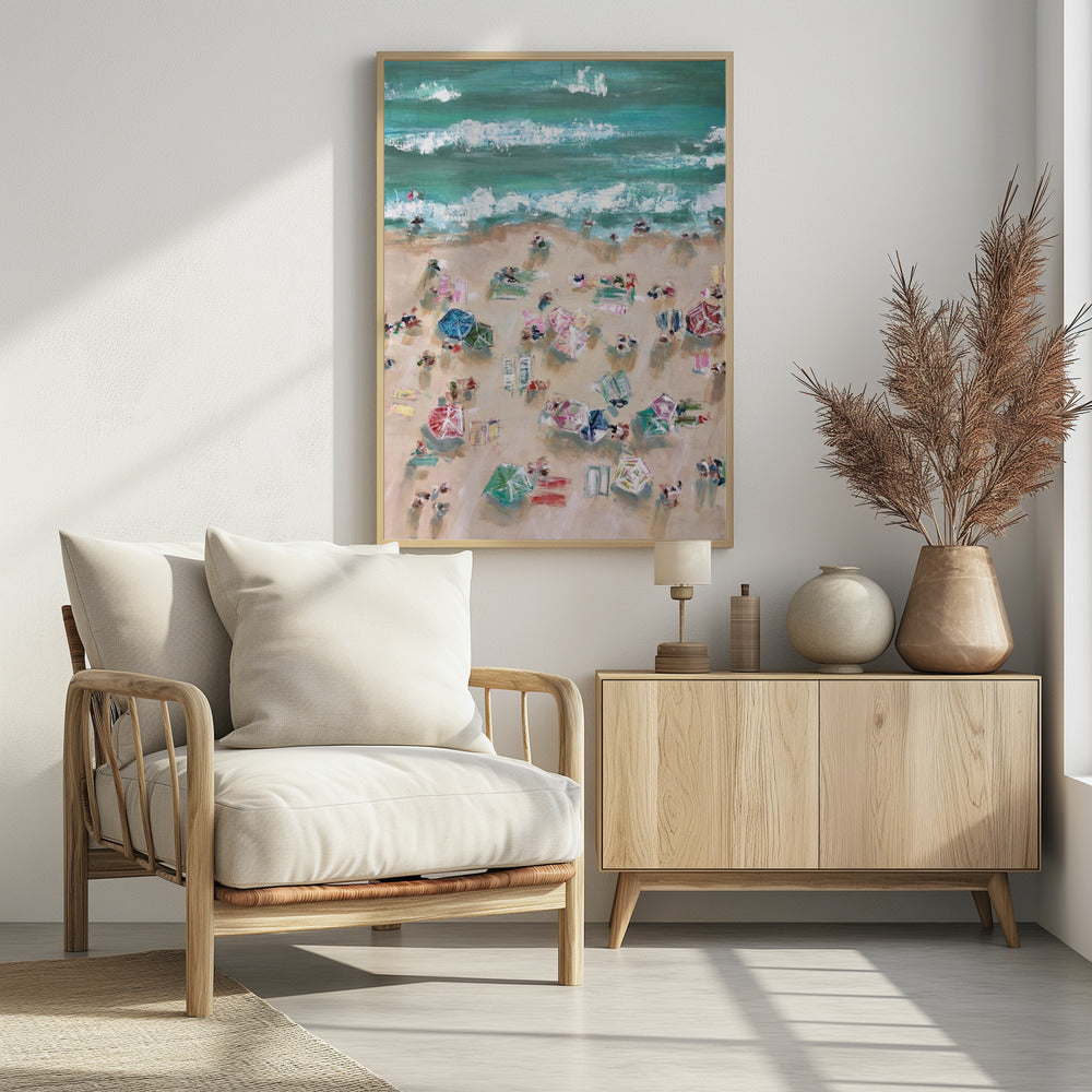 Kleurrijke parasols en zonaanbidders op een zandstrand | Poster