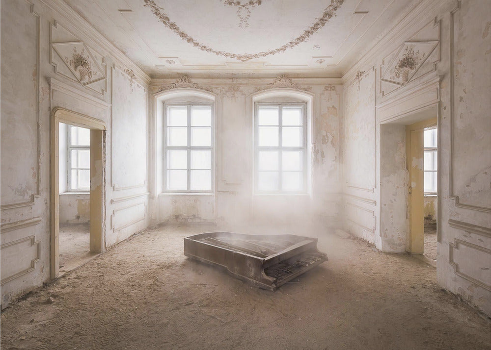 Verlaten piano in het stof | Canvas