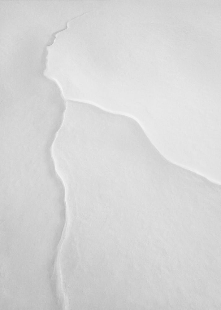 Mooie vrouw met witte sjaal in de wind | Canvas