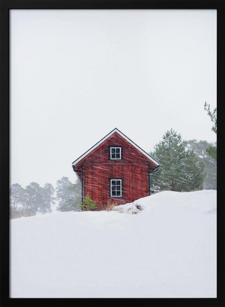 Oud rood huis tijdens sneeuwstorm | Poster