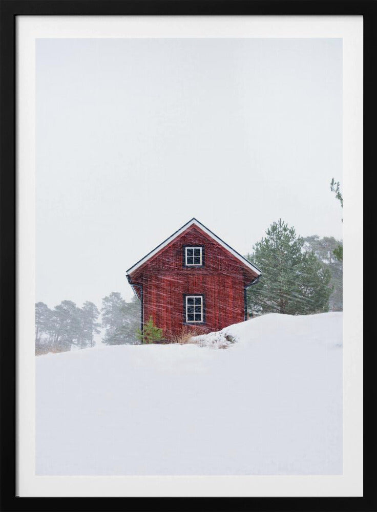 Oud rood huis tijdens sneeuwstorm | Poster