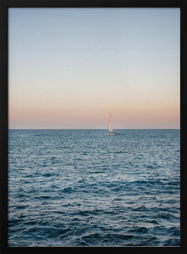 Zeilen langs de Amalfikust bij zonsondergang | Reisfotografie in Italië | Poster