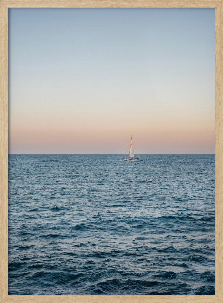 Zeilen langs de Amalfikust bij zonsondergang | Reisfotografie in Italië | Poster
