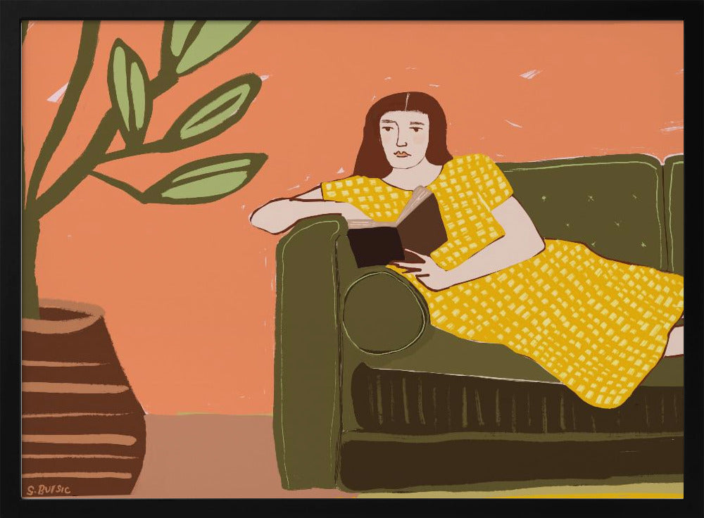 Lezende vrouw in gele jurk | Poster