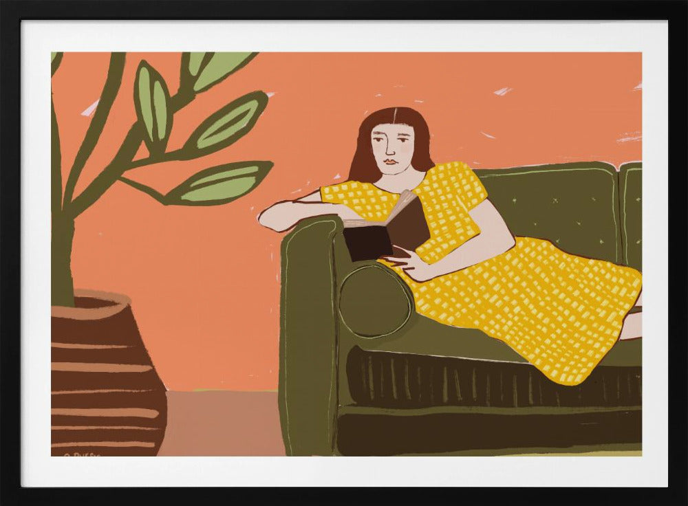 Lezende vrouw in gele jurk | Poster