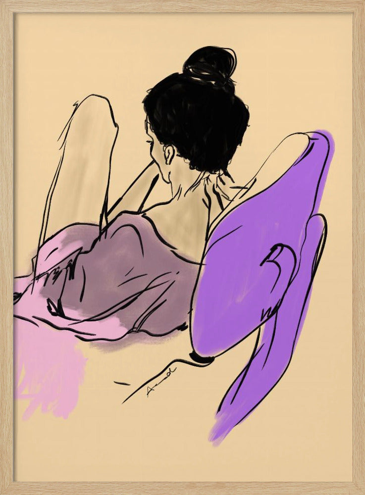 Liggende vrouw gehuld in vloeiende paarse en roze tinten | Poster