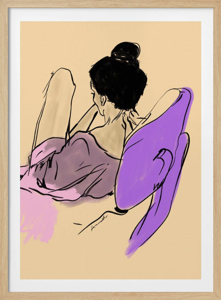 Liggende vrouw gehuld in vloeiende paarse en roze tinten | Poster