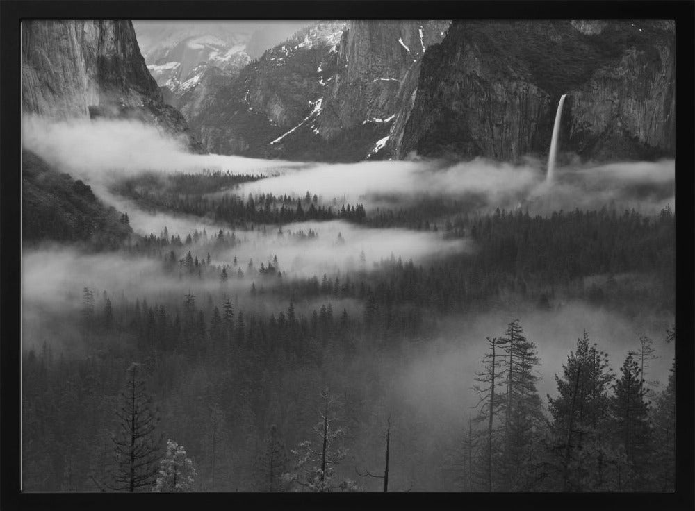 Mist drijft in Yosemite Valley | Poster