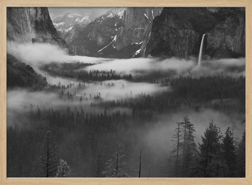 Mist drijft in Yosemite Valley | Poster