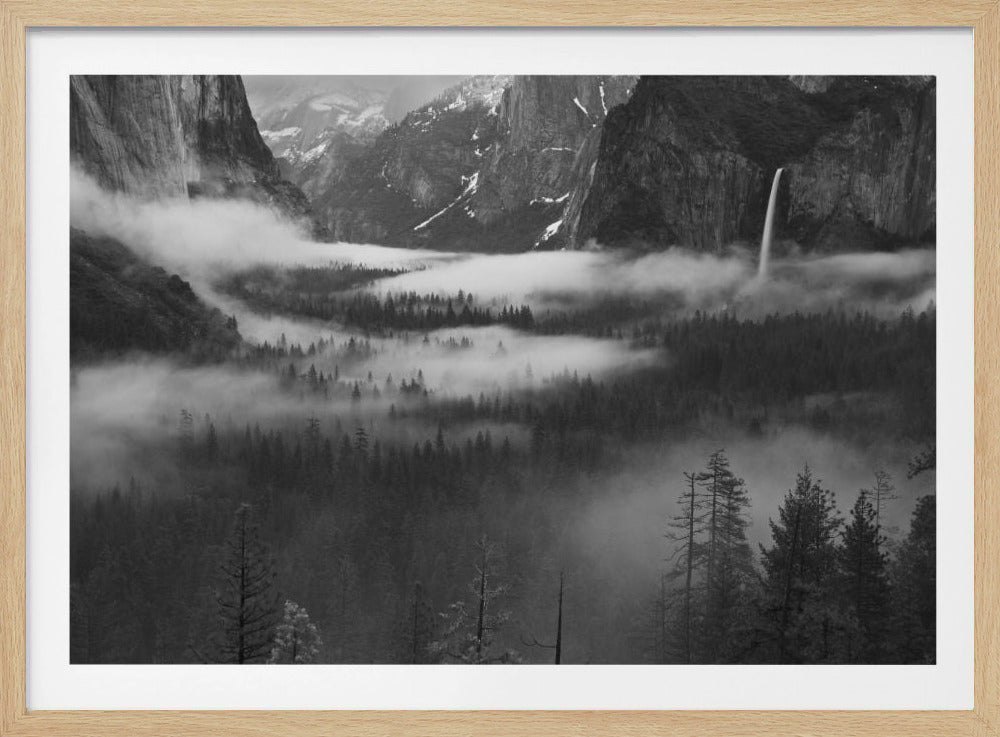 Mist drijft in Yosemite Valley | Poster