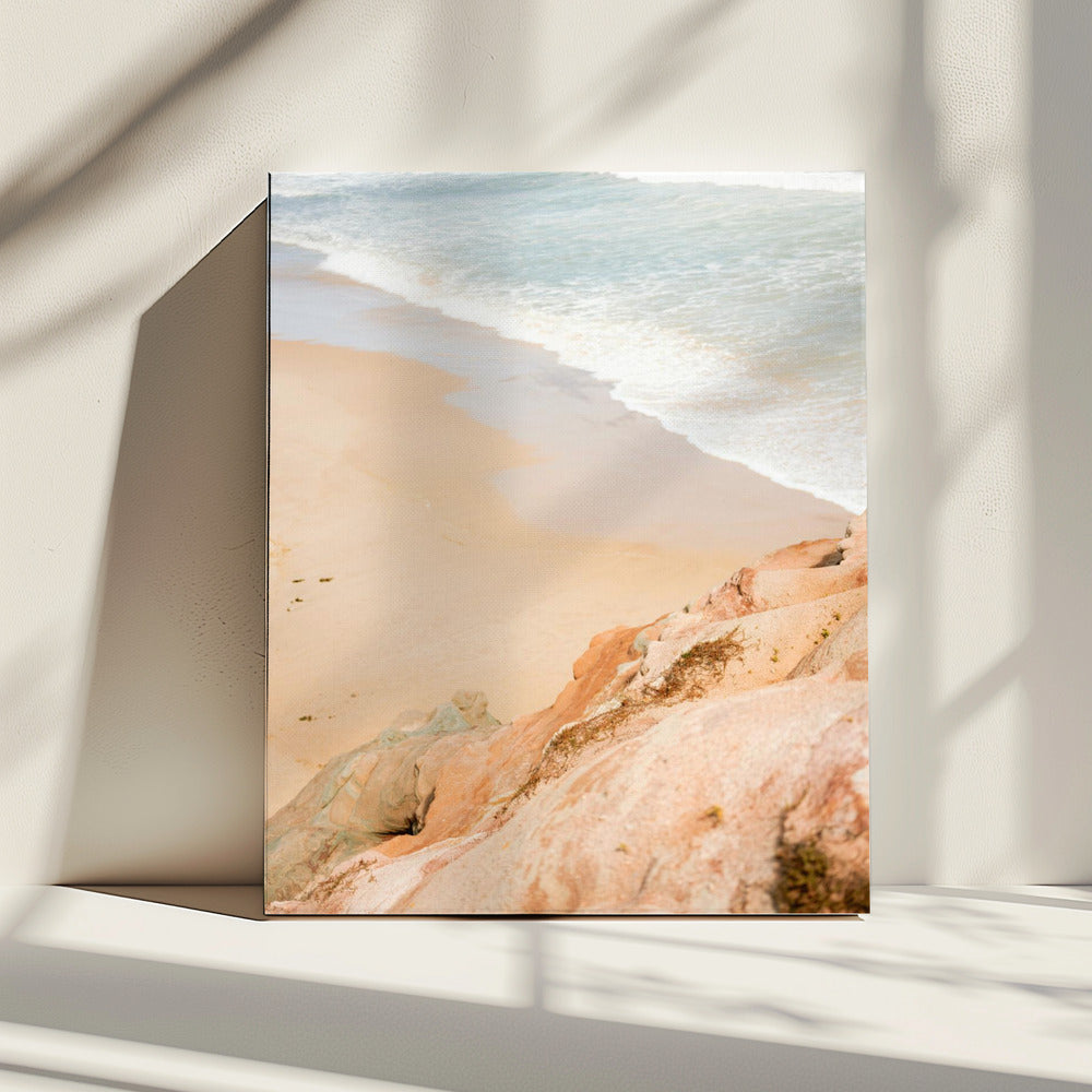 Zandstrand ontmoet rotsachtige kliffen | Canvas