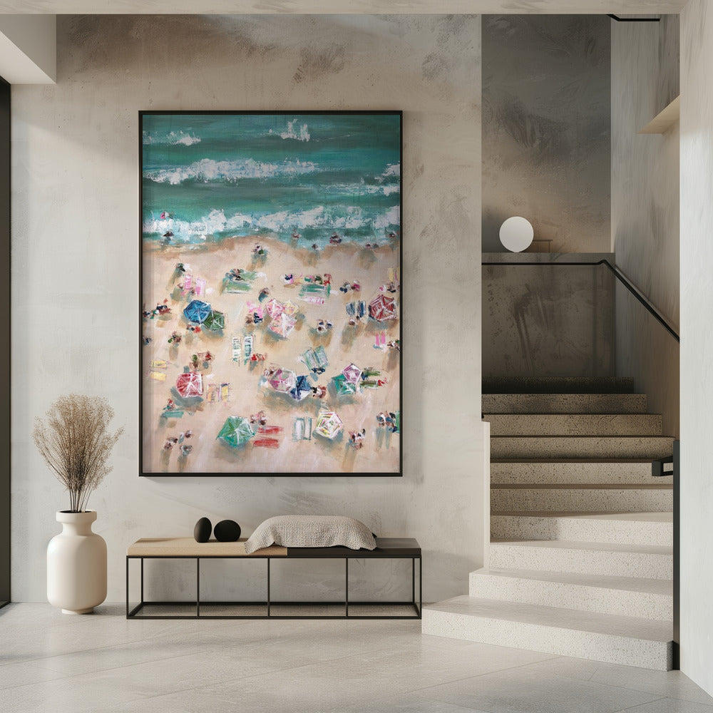 Kleurrijke parasols en zonaanbidders op een zandstrand | Poster