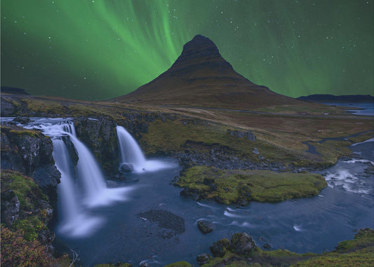 Kirkjufell... Onder een groene hemel | Poster