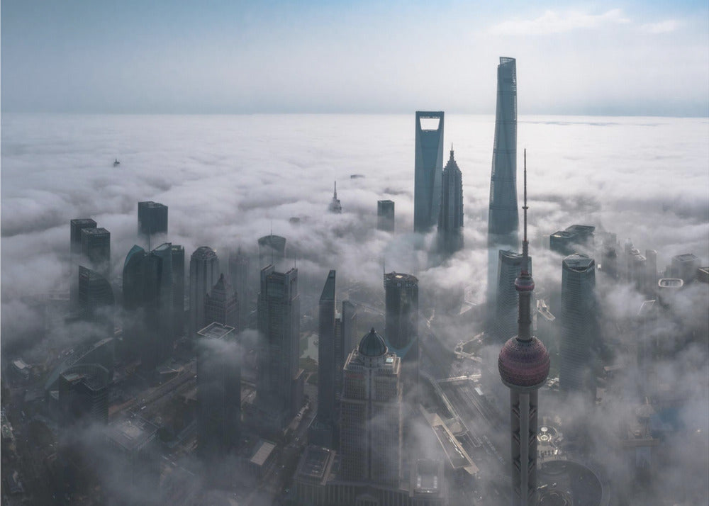 Shanghai in de mist van bovenaf | Behang