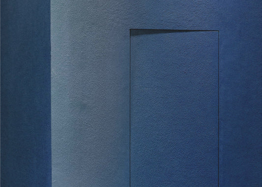 Blauw minimalisme of een geheime deur | Canvas