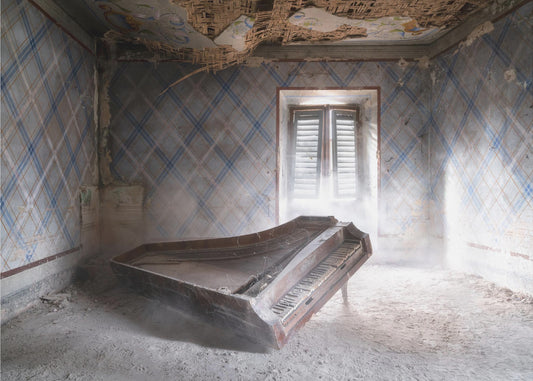 Kapotte piano | Behang