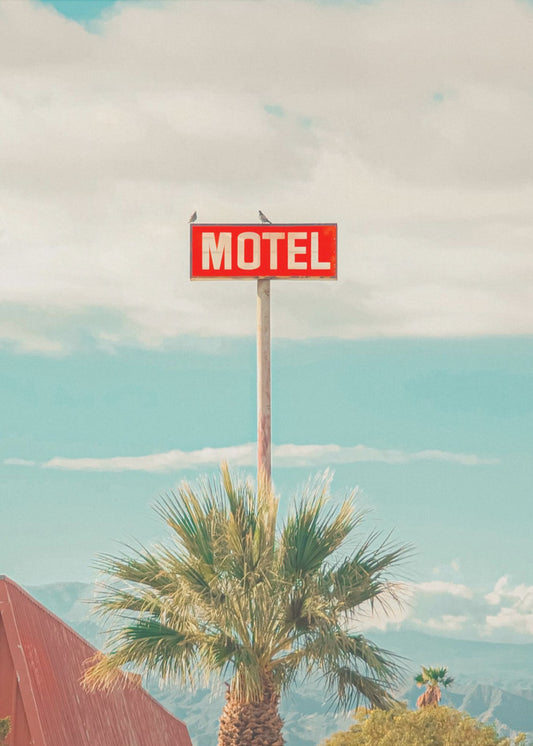 Dit motel is voor de vogels | Poster