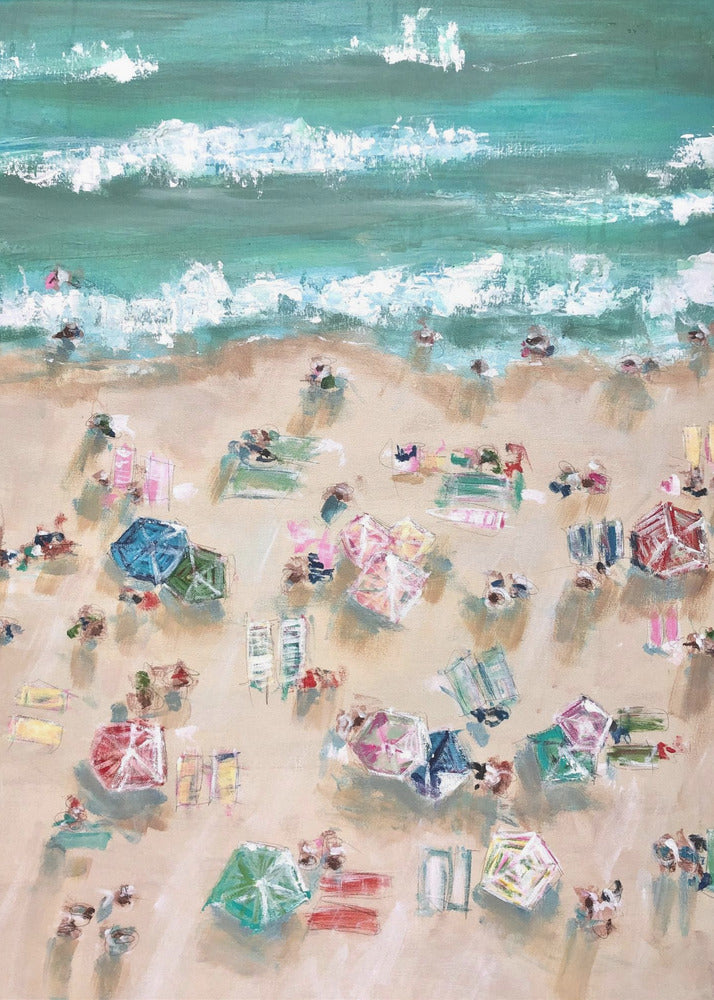 Kleurrijke parasols en zonaanbidders op een zandstrand | Poster